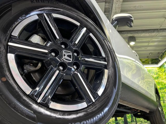 �y����16�C���`�A���~�z�C�[���z�O�ςɃ}�b�`���������A���~�z�C�[���𑕒����Ă���܂��B�e��ЊO�A���~�z�C�[����A�X�^�b�h���X�^�C�����戵�����Ă���܂��B���񂲑��k��������