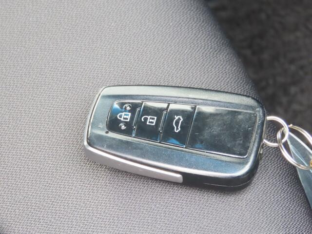 �L�[���|�P�b�g�ɓ��ꂽ�܂܂ł��G���W��ON/OFF�A�h�A�{��/�J���\���֗��ȃX�}�[�g�L�[�t�ł���