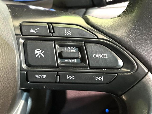 【レーダークルーズコントロール】高速道路での長距離走行が楽に!!自動で速度を保つクルーズコントロールが、衝突軽減システムと連携し、前方の車両を感知して車間を保つように速度調節してくれます!!