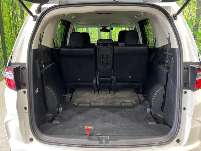 ���i�̂���������ʋ΁A���}���ɏ\���ȉ׎��X�y�[�X���m�ۂ��Ă���܂��B�Z�J���h�V�[�g��|���ƁA�傫�ȉו��̐ύڂ��\�ł���