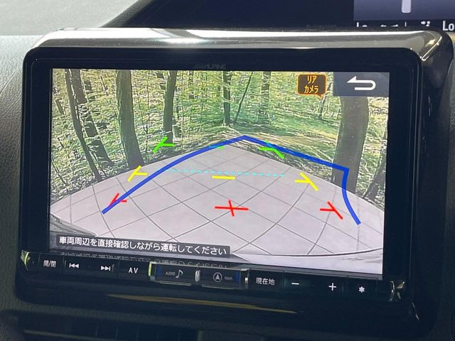 【バックカメラ】駐車時に後方がリアルタイム映像で確認できます。大型商業施設や立体駐車場での駐車時や、夜間のバック時に大活躍!運転スキルに関わらず、今や必須となった装備のひとつです!