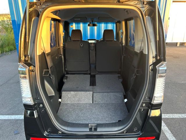 ���i�̂���������ʋ΁A���}���ɏ\���ȉ׎��X�y�[�X���m�ۂ��Ă���܂��B�Z�J���h�V�[�g��|���ƁA�傫�ȉו��̐ύڂ��\�ł���