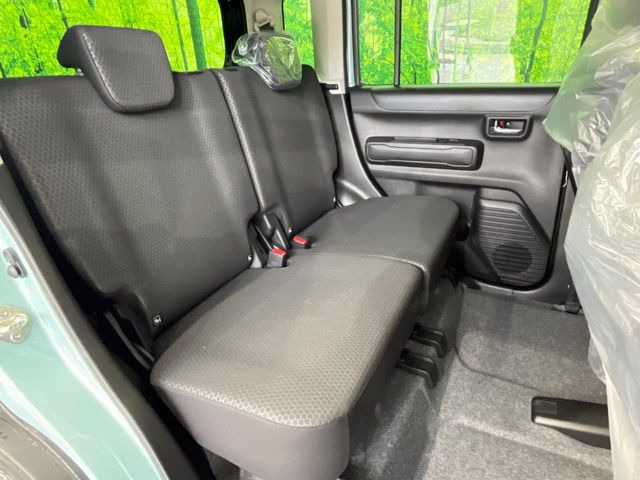 後部座席も気になるようなキズ・汚れやへたり等、大きなダメージはなく、良好な状態です。
