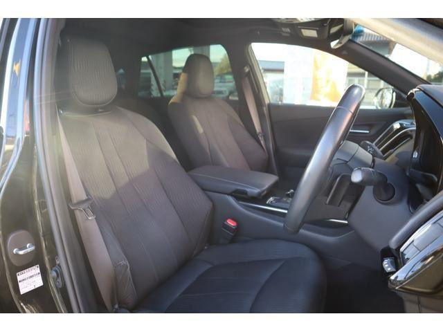 室内も充分・年式以上に綺麗です!更にスタッフが真心込めて納車の清掃や準備をします!(気になる方には別途ルームクリーニング・革調カバー販売など)対応できます。