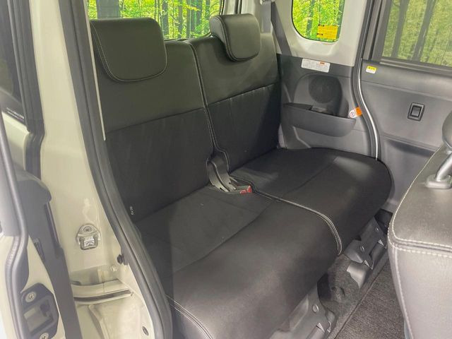 後部座席も気になるようなキズ・汚れやへたり等、大きなダメージはなく、良好な状態です。