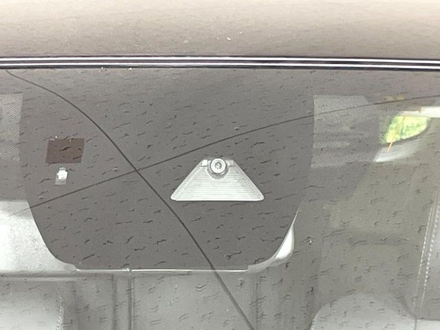 �y�X�}�[�g�u���[�L�T�|�[�g�z���s���ɑO���̎ԗ�����F�����A�Փ˂������Ȏ��͌x��ƃu���[�L�ŏՓˉ���Ɣ�Q�y�����A�V�X�g�B�����S�Ƀh���C�u�����y���݂��������܂��B