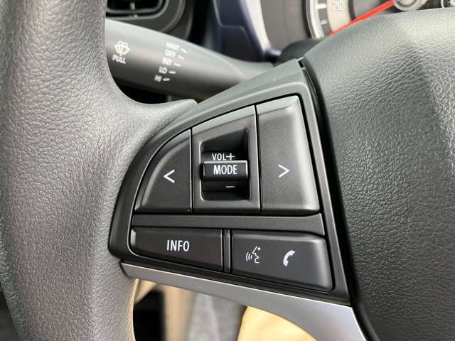 ステアリングスイッチついてます