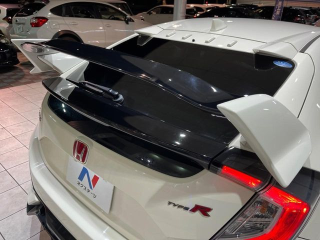 �y��p�����X�|�C���[�z�X�|�[�c�J�[�炵�����O�b�ƈ�������^�����X�|�C���[�𑕒��􍂑����s���̃X�^�r���e�B(���s���萫)����ɖ𗧂��܂��B