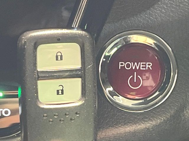 �yHonda�X�}�[�g�L�[�z�J�o����|�P�b�g�ɓ��ꂽ�܂܂ł��h�A�̎{���E�������\�ȃX�}�[�g�L�[�𑕔��B�G���W���̃I���E�I�t�����J�M�����o���K�v����������Ƃ��Ă��֗��ł���