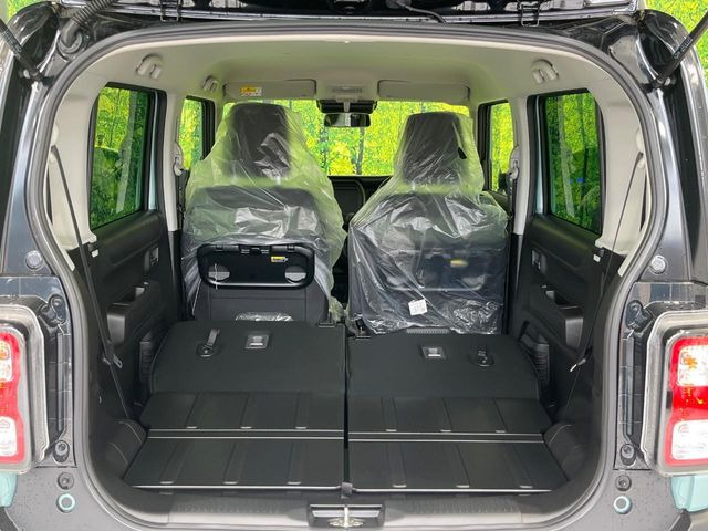 普段のお買い物や通勤、送迎等に十分な荷室スペースを確保しております。セカンドシートを倒すと、大きな荷物の積載も可能です♪