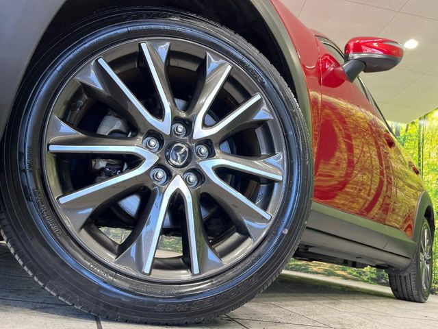 【純正18インチアルミホイール】外観にマッチした純正アルミホイールを装着しております。各種社外アルミホイールや、スタッドレスタイヤも取扱いしております。是非ご相談ください♪