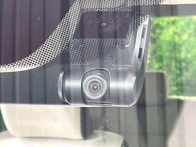 【ドライブレコーダー】安心・安全なカーライフに必須のドライブレコーダーを装備!走行中はもちろん、あおり運転や事故に遭遇した際の状況も映像で記録し、万一のリスクに備えます。