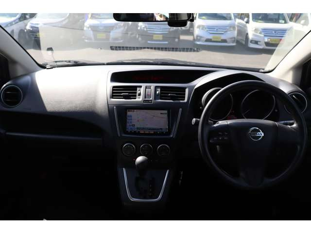 カッコイイだけではなく、機能性も高い内装です★