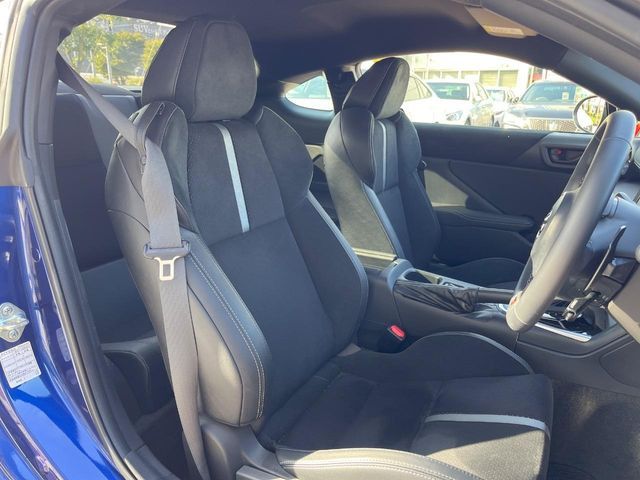 �y�n�[�t���U�[�V�[�g�z�������ƍ���S�n�𗼗������l�C�̃V�[�g���w�ʁE���ʂ̓X�G�[�h���ƂȂ��Ă���A���G��⊊��ɂ����ɗD��Ă��܂��B�C���╞���ɍ��E���ꂸ���K�ɂ���肢�������܂��B