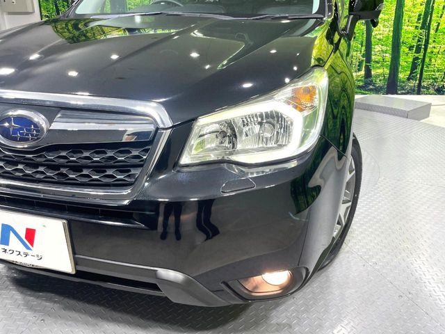 【HIDヘッドライト】非常に明るく前方を照らしてくれるので、悪天候や夜間の走行時も視界良好で安心してお乗りいただけます。