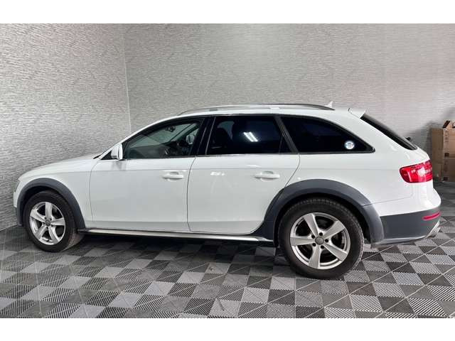 ガレージイフィニティには多数、車種様々な在庫がございます。きっとお気に入りの一台に出会えるはずです♪