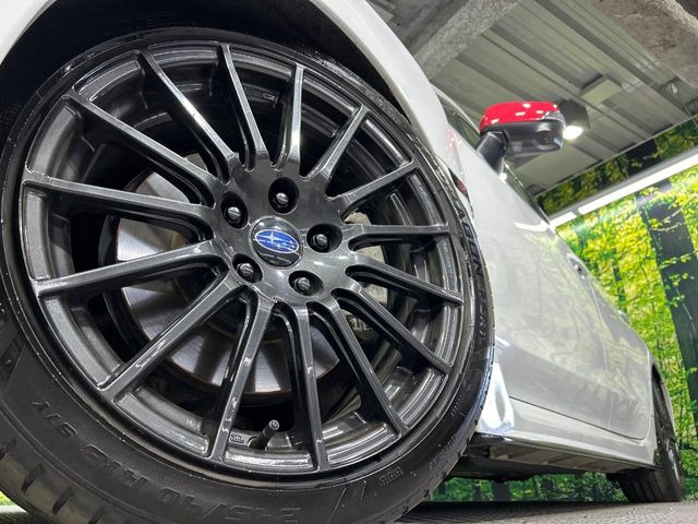 �y�O���[�h��p����18�C���`�A���~�z�C�[���z�f�U�C�����̍��������A���~�z�C�[���𑕒����Ă���܂��B�e��ЊO�A���~�z�C�[����A�X�^�b�h���X�^�C�����戵�����Ă���܂��B���񂲑��k����������