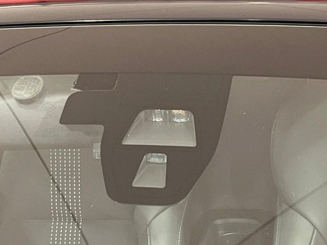 【シティブレーキアクティブシステム】低速走行中に前方の車両等を認識し、衝突しそうな時は警報とブレーキで衝突回避と被害軽減をアシスト。より安全にドライブをお楽しみいただけます。