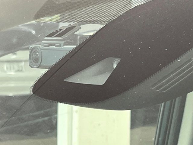 �y�G�}�[�W�F���V�[�u���[�L�z���s���ɑO���̎ԗ�����F�����A�Փ˂������Ȏ��͌x��ƃu���[�L�ŏՓˉ���Ɣ�Q�y�����A�V�X�g�B�����S�Ƀh���C�u�����y���݂��������܂��B