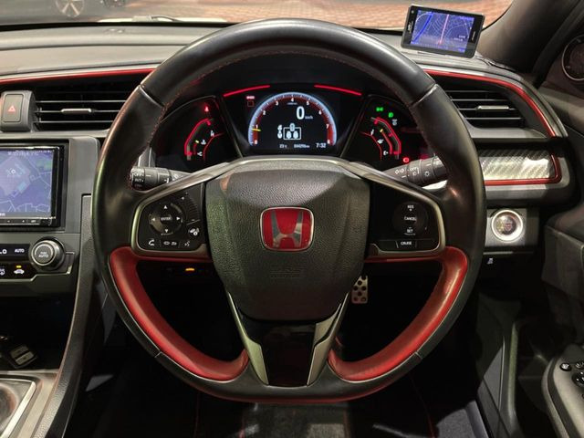 �y�����v�����X�e�A�����O�z�㎿�Ȋv���g�p���邱�ƂŁA��ɂ����������݂ƂĂ��^�]���₷���n���h���ł���