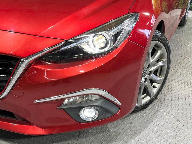 【HIDヘッドライト】非常に明るく前方を照らしてくれるので、悪天候や夜間の走行時も視界良好で安心してお乗りいただけます。