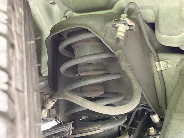 お車を安心してお乗りいただく為には、足回りの定期点検が欠かせません。サービスサポート(有償保証)では無料点検もご提供しており、安心のカーライフをお過ごしいただけるサポート体制が整っています。