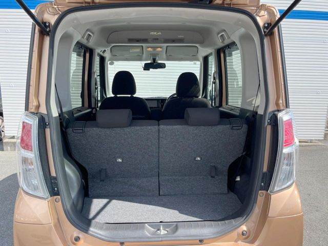 積み下ろしのしやすいデッキにはたっぷりと荷物を積み込んでいただけます。遊びから仕事まで、様々なシーンで頼れます♪