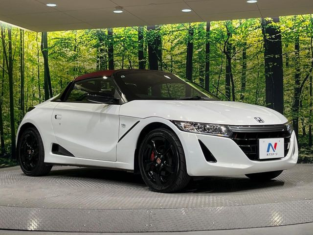 高透明度のガラス皮膜で撥水はもちろん、上質なツヤ・光沢を実現。紫外線や酸性雨から大切な愛車を保護し、色あせ・劣化を防止。「弾スプラッシュコート」、「弾プリミッサコート」からお選びいただけます。