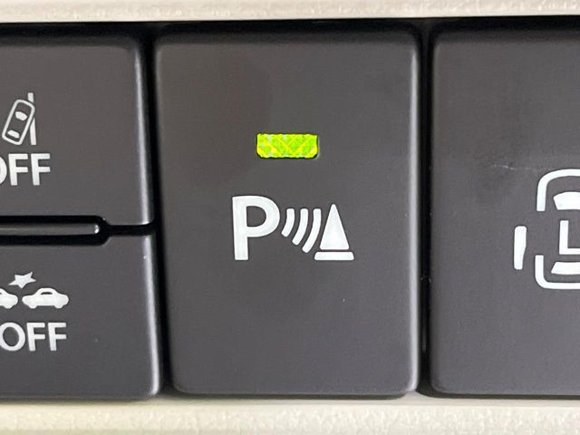 【クリアランスソナー】バンパーに付いたセンサーが障害物を検知!一定の距離に近づくとアラートで教えてくれます♪狭い駐車スペースや車庫入れ時も安心ですね☆