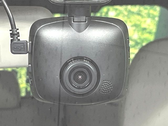 【ドライブレコーダー】安心・安全なカーライフに必須のドライブレコーダーを装備!走行中はもちろん、あおり運転や事故に遭遇した際の状況も映像で記録し、万一のリスクに備えます。