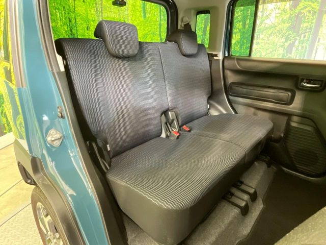後部座席も気になるようなキズ・汚れやへたり等、大きなダメージはなく、良好な状態です。