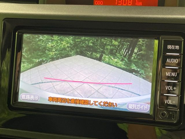 【バックカメラ】駐車時に後方がリアルタイム映像で確認できます。大型商業施設や立体駐車場での駐車時や、夜間のバック時に大活躍!運転スキルに関わらず、今や必須となった装備のひとつです!