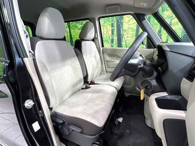 運転席シート廻りは使用感も少なく、良好な状態となっています。丁寧に使われていたことがよくわかりますね。