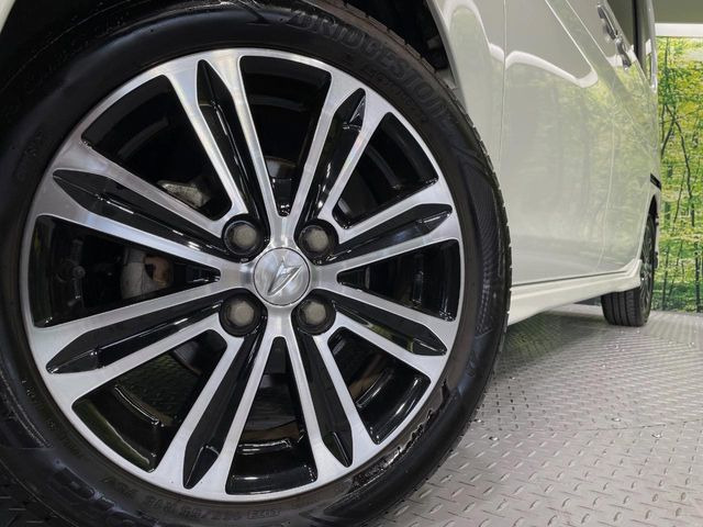 【純正15インチアルミホイール】外観にマッチした純正アルミホイールを装着しております。各種社外アルミホイールや、スタッドレスタイヤも取扱いしております。是非ご相談ください♪