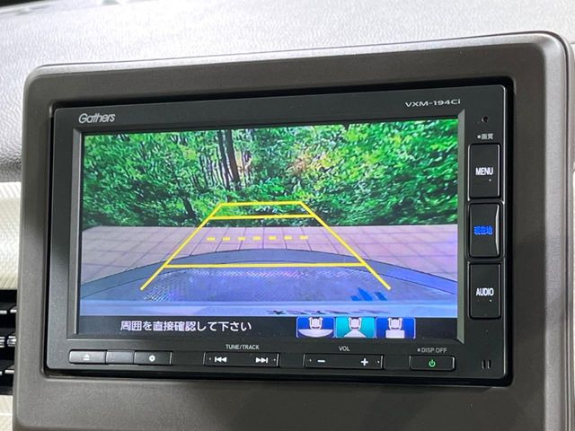 【バックカメラ】駐車時に後方がリアルタイム映像で確認できます。大型商業施設や立体駐車場での駐車時や、夜間のバック時に大活躍!運転スキルに関わらず、今や必須となった装備のひとつです!