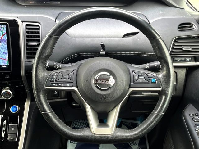 �y�����v�����X�e�A�����O�z�㎿�Ȋv���g�p���邱�ƂŁA��ɂ����������݂ƂĂ��^�]���₷���n���h���ł���