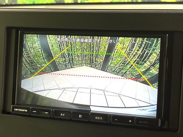【バックカメラ】駐車時に後方がリアルタイム映像で確認できます。大型商業施設や立体駐車場での駐車時や、夜間のバック時に大活躍!運転スキルに関わらず、今や必須となった装備のひとつです!
