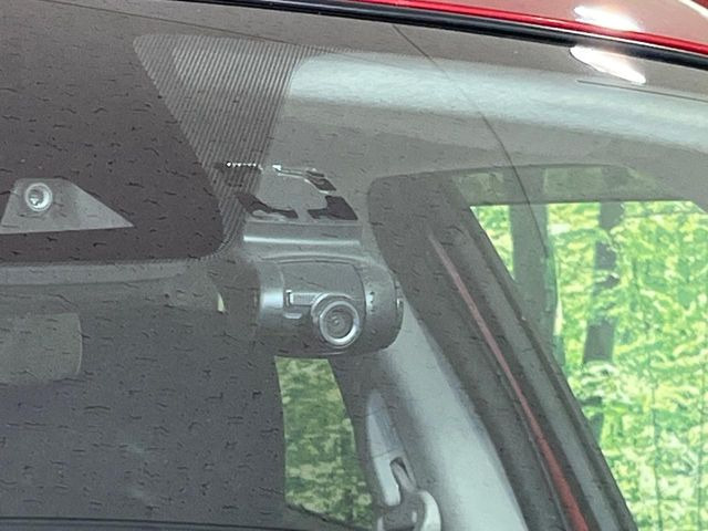 【ドライブレコーダー】安心・安全なカーライフに必須のドライブレコーダーを装備!走行中はもちろん、あおり運転や事故に遭遇した際の状況も映像で記録し、万一のリスクに備えます。