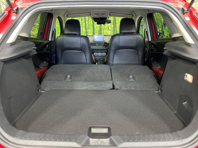 後席を格納すると、これだけの広さが!シーンに合わせたシートアレンジで、大きな荷物も積むことが出来ます♪