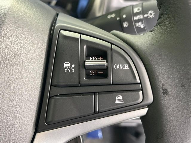 【アダプティブクルーズコントロール】高速道路での長距離走行が楽に!!自動で速度を保つクルーズコントロールが、衝突軽減システムと連携し、前方の車両を感知して車間を保つように速度調節してくれます!!