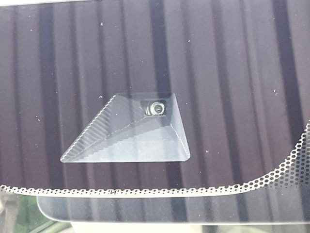 【ホンダセンシング】走行中に前方の車両等を認識し、衝突しそうな時は警報とブレーキで衝突回避と被害軽減をアシスト。より安全にドライブをお楽しみいただけます。