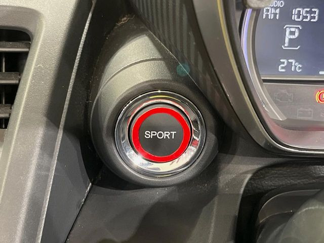 【ドライブモードスイッチ】コンフォートな乗り味からスポーティな乗り味までスイッチ一つで切り替え可能。シーンや気分に合わせたモードを選べば、いつものドライブがより一層楽しくなります♪