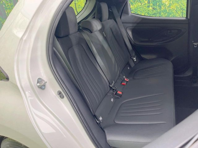 �㕔���Ȃ��C�ɂȂ�^�]�ȃV�[�g���͎g�p�������Ȃ��A�ǍD�ȏ�ԂƂȂ��Ă��܂��B�O�I�[�i�[�l�����J�Ɏg���Ă������Ƃ��悭�킩��܂��ˁB�悤�ȃL�Y�E�����ւ��蓙�A�傫�ȃ_���[�W�͂Ȃ��A�ǍD�ȏ�Ԃł��B