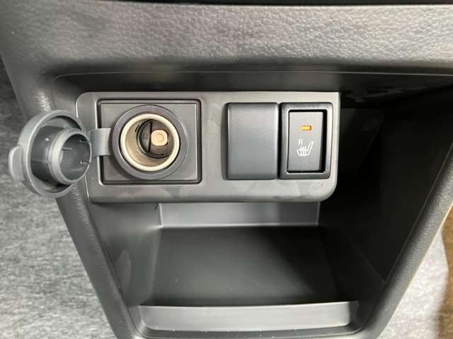 運転席シートヒーターついてるので寒い日も快適です