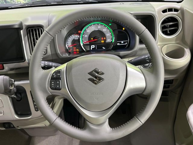 ステアリングも使用感が少なく、きれいな状態となっております♪