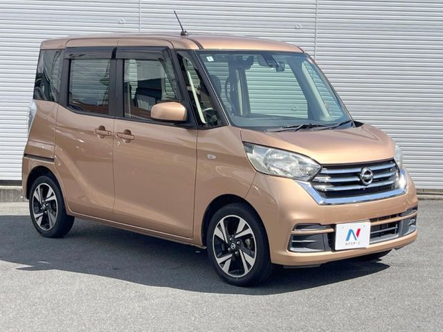 高透明度のガラス皮膜で撥水はもちろん、上質なツヤ・光沢を実現。紫外線や酸性雨から大切な愛車を保護し、色あせ・劣化を防止。「弾スプラッシュコート」、「弾プリミッサコート」からお選びいただけます。