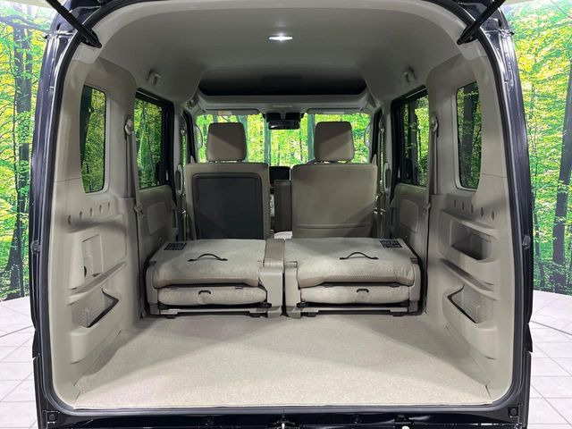 後席を格納すると、これだけの広さが!シーンに合わせたシートアレンジで、大きな荷物も積むことが出来ます♪