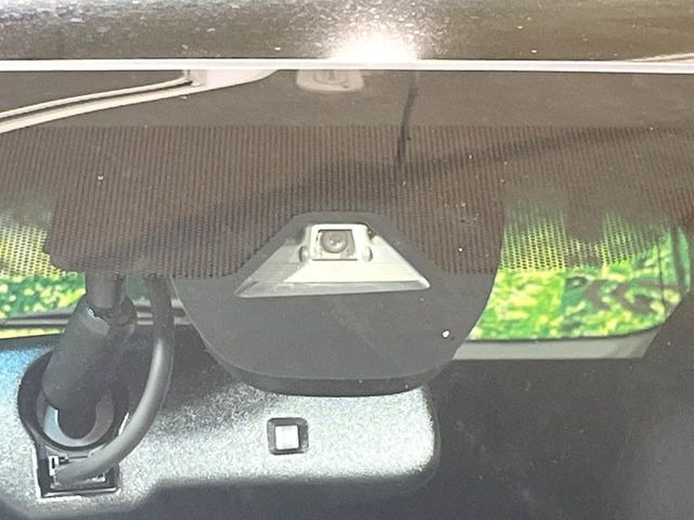 �y�z���_�Z���V���O�z���s���ɑO���̎ԗ�����F�����A�Փ˂������Ȏ��͌x��ƃu���[�L�ŏՓˉ���Ɣ�Q�y�����A�V�X�g�B�����S�Ƀh���C�u�����y���݂��������܂��B