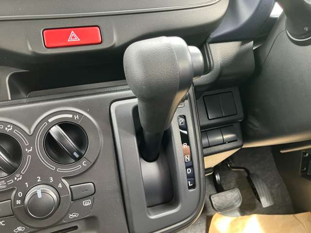 握りやすいシフトノブです