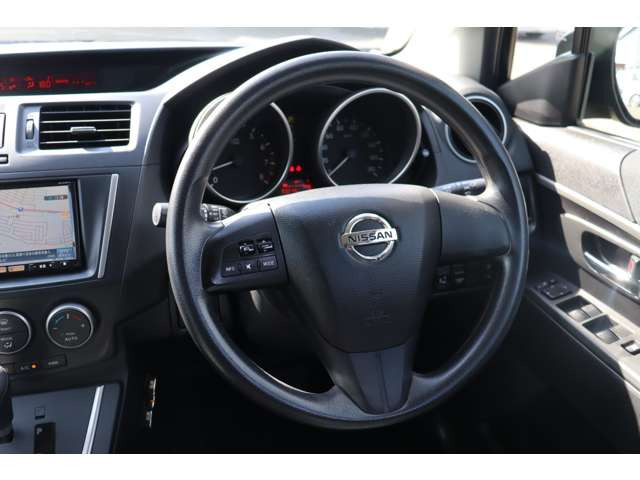 よく触れるステアリングは擦れや傷も少なく綺麗な状態です!